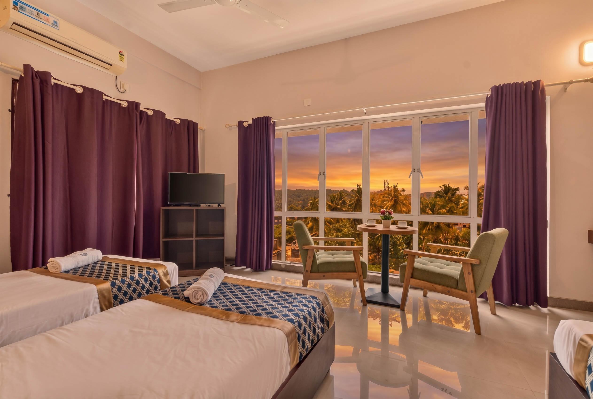 Deluxe Room Family – King Size Bed + Twin Single Beds