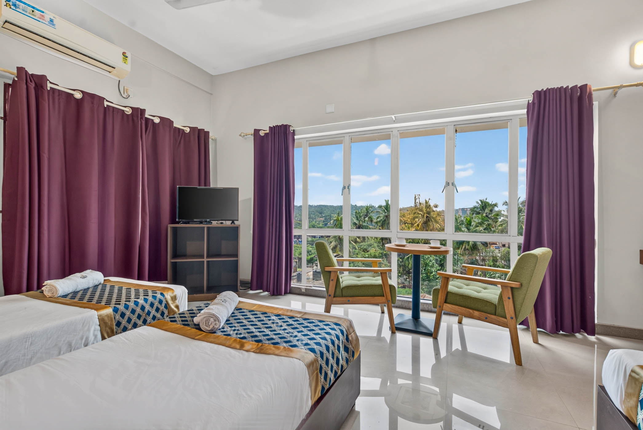 Deluxe Room Family – King Size Bed + Twin Single Beds