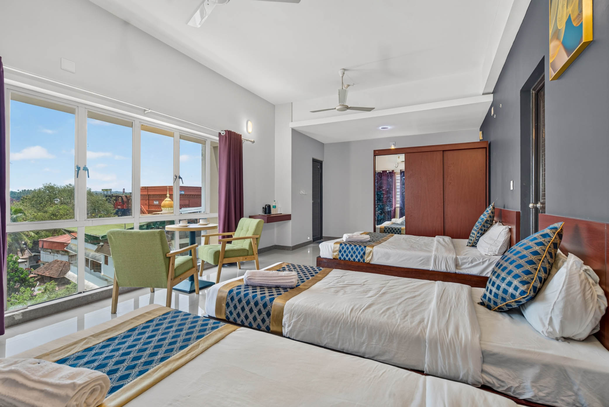 Deluxe Room Family – King Size Bed + Twin Single Beds