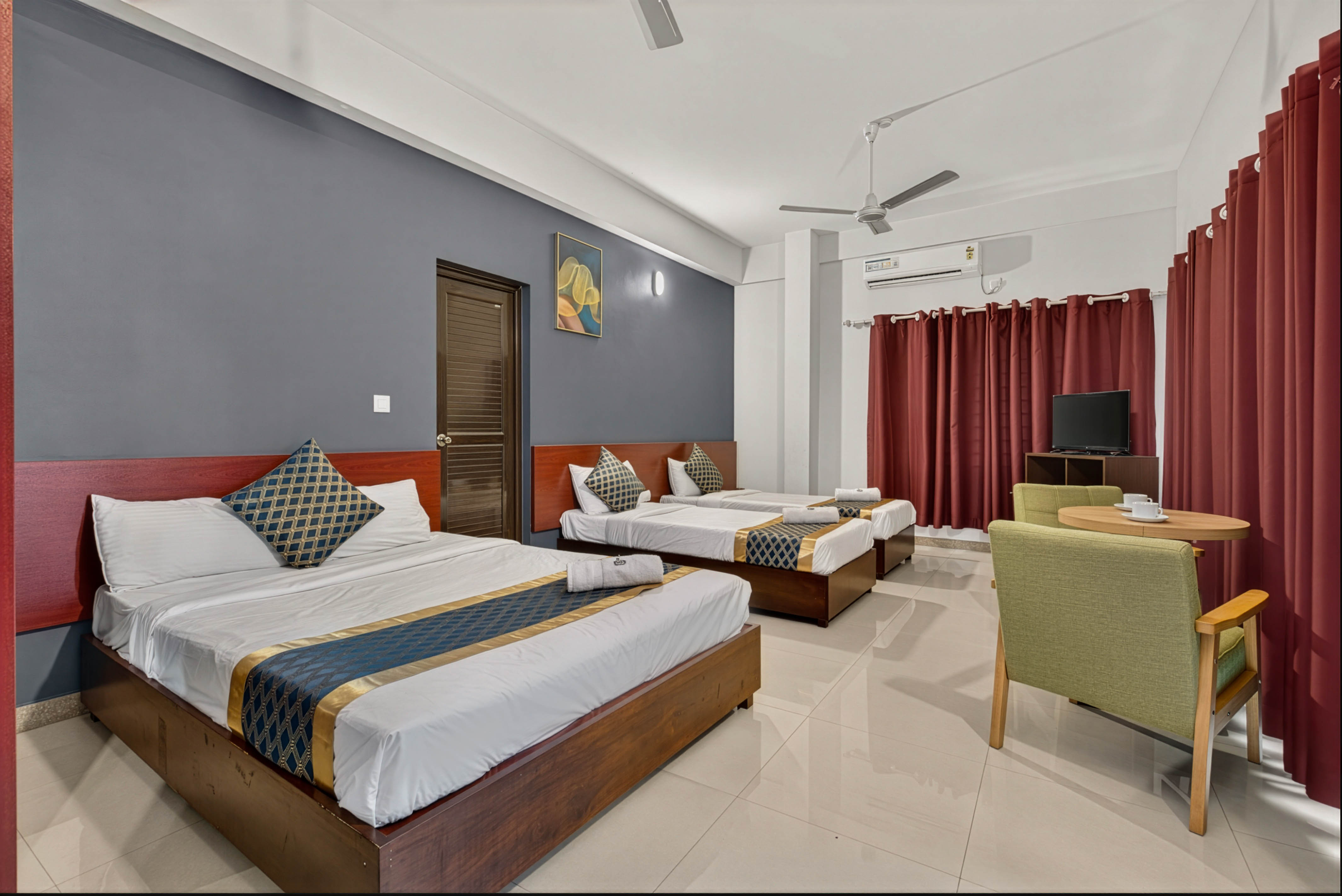 Deluxe Room Family – King Size Bed + Twin Single Beds