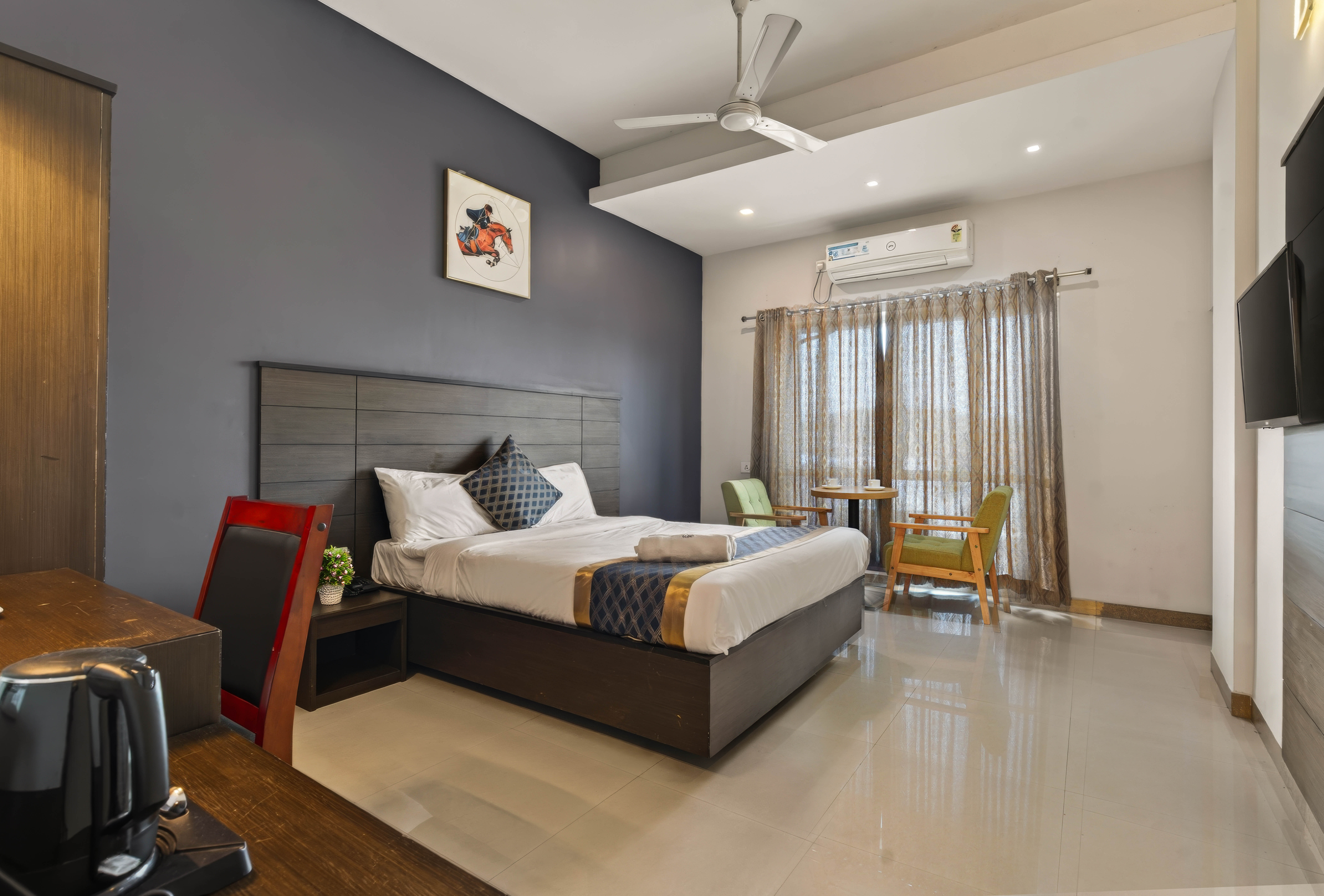 Standard Room – King Size Bed